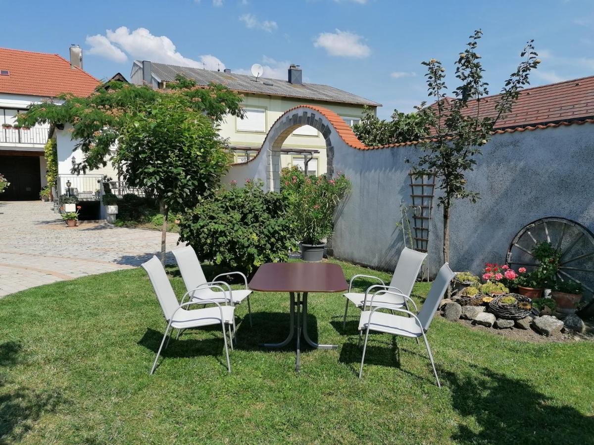 Gaestehaus Anita Breitenbrunn  Ngoại thất bức ảnh