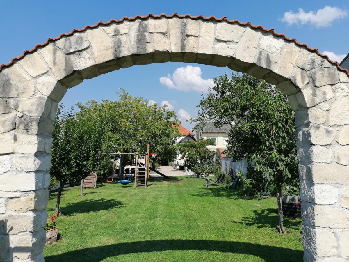 Gaestehaus Anita Breitenbrunn  Ngoại thất bức ảnh